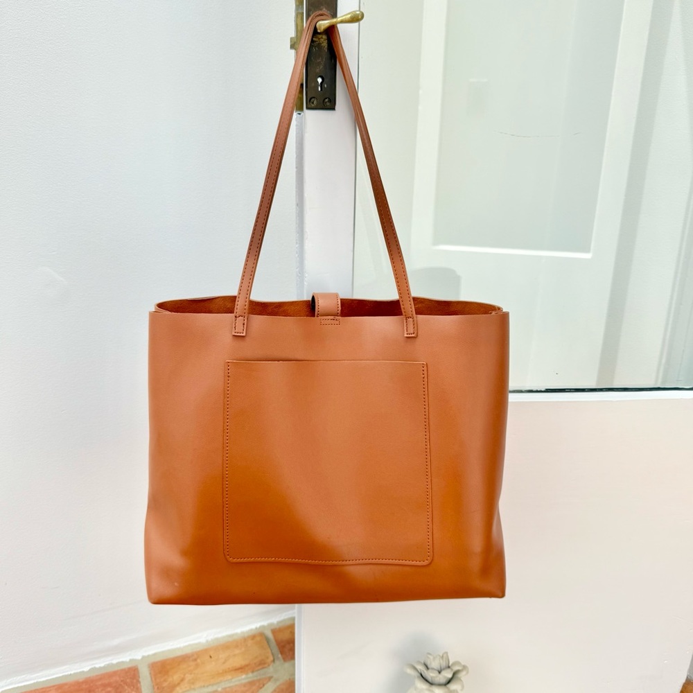 Elegant Tan Leather Tote